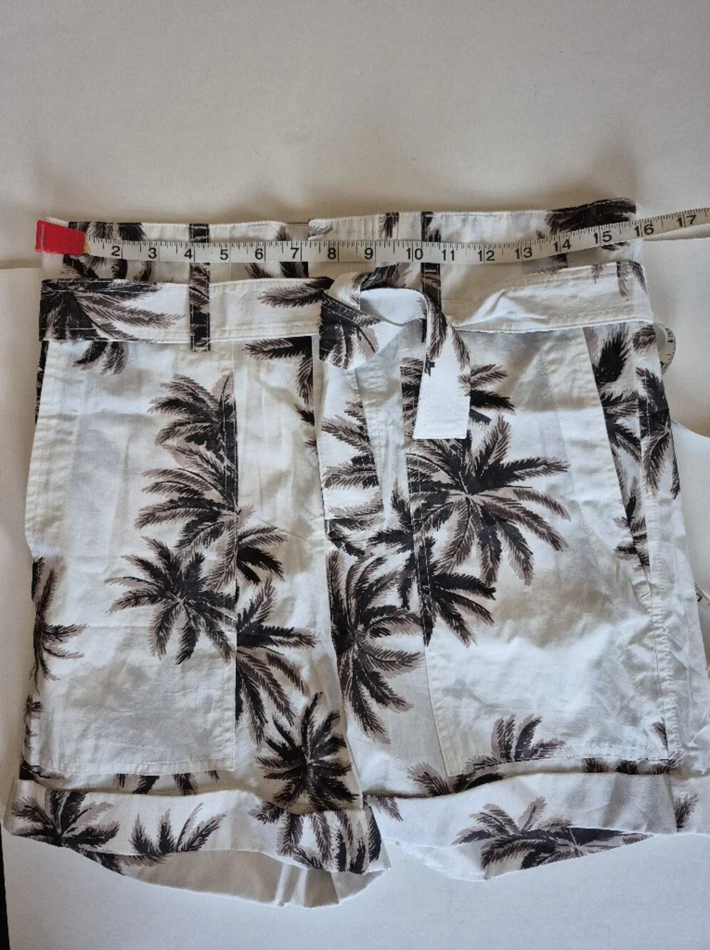 Le Superbe Bermuda Shorts White Palm Print Size 2 NEW
